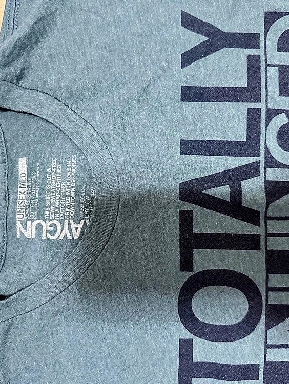 Raygun Graphic Tee Size Medium Like New — image 2 of 2